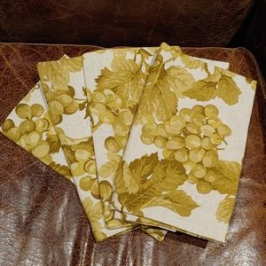 4 Williams-Sonoma Gold/white Napkins/Placemats